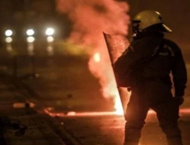 Σοβαρά επεισόδια για το ΧΥΤΑ Λευκίμμης στην Κέρκυρα - Φωτιές και εκρήξεις (φώτο)